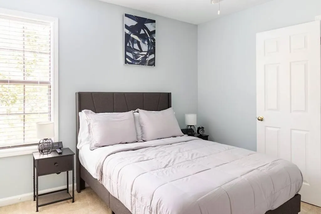 King Bed_Cozy Urban Retreat-Central Memphis 0*,  États-Unis